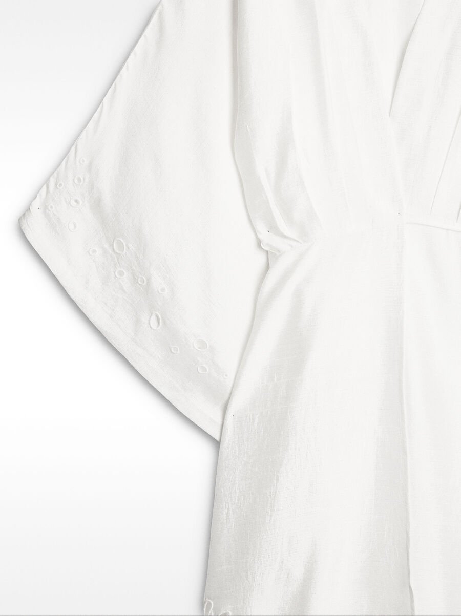Kimono largo con bordados perforados
