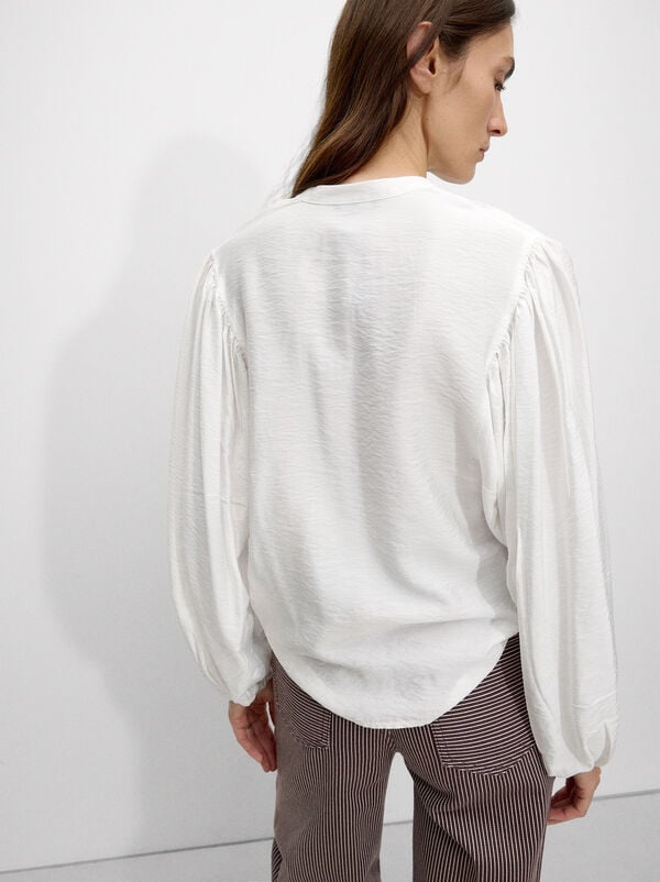 Blouse avec manches bouffantes