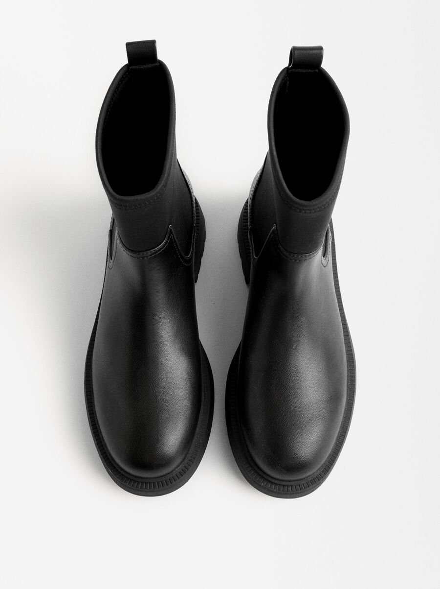 Flat ankle boots with elastic neoprene effect
