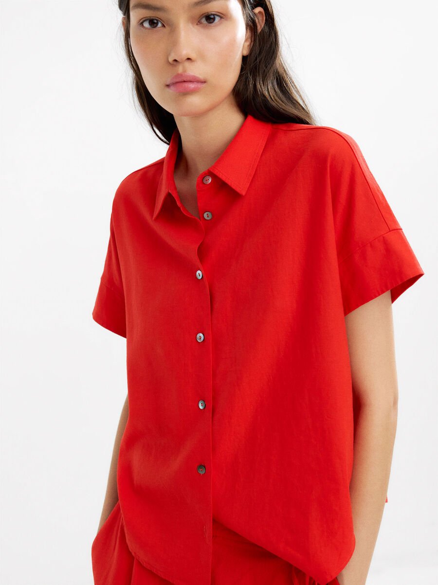 Short-sleeved shirt with linen blend