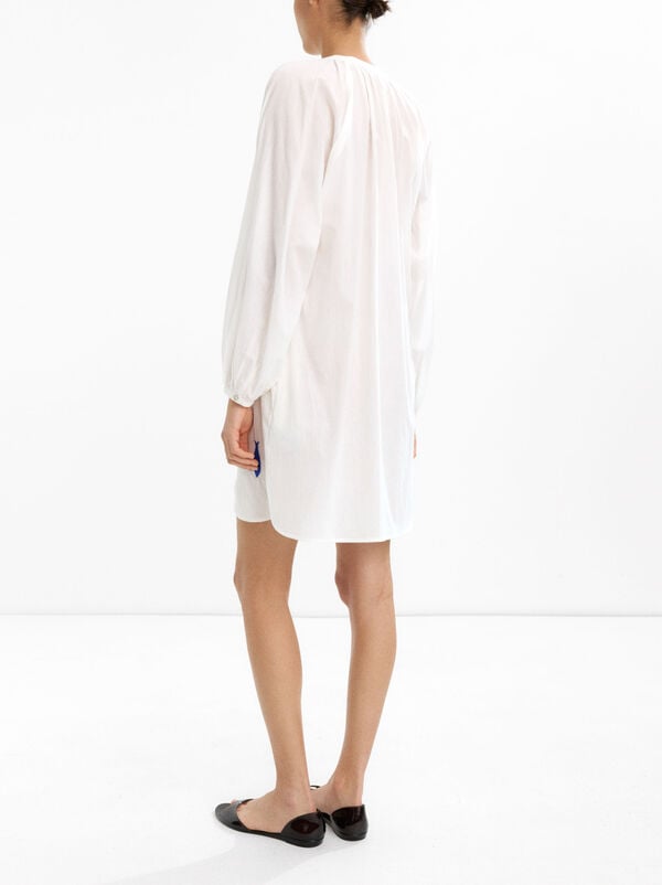 Vestito con ricami in 100% cotone