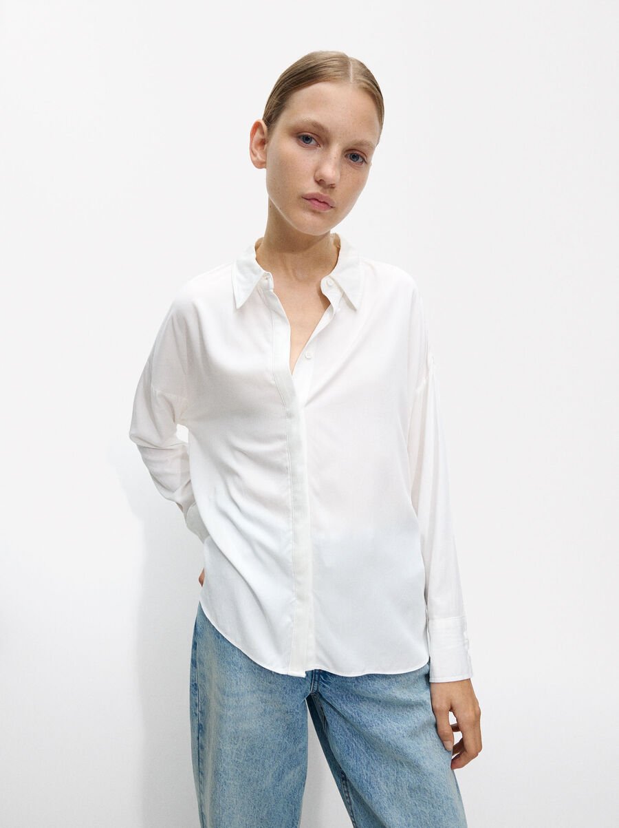 Long-sleeve shirt with buttons