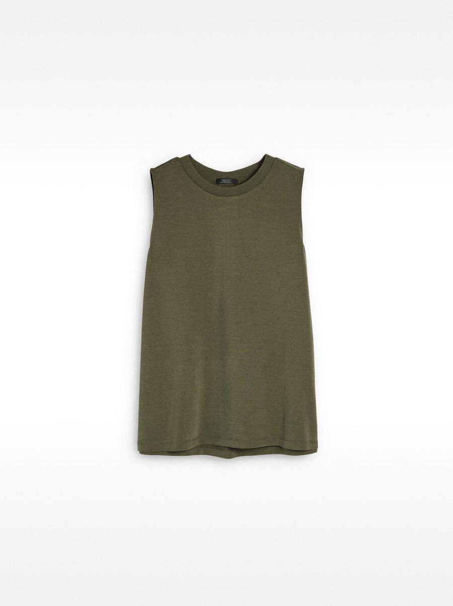 Plain top with pleat