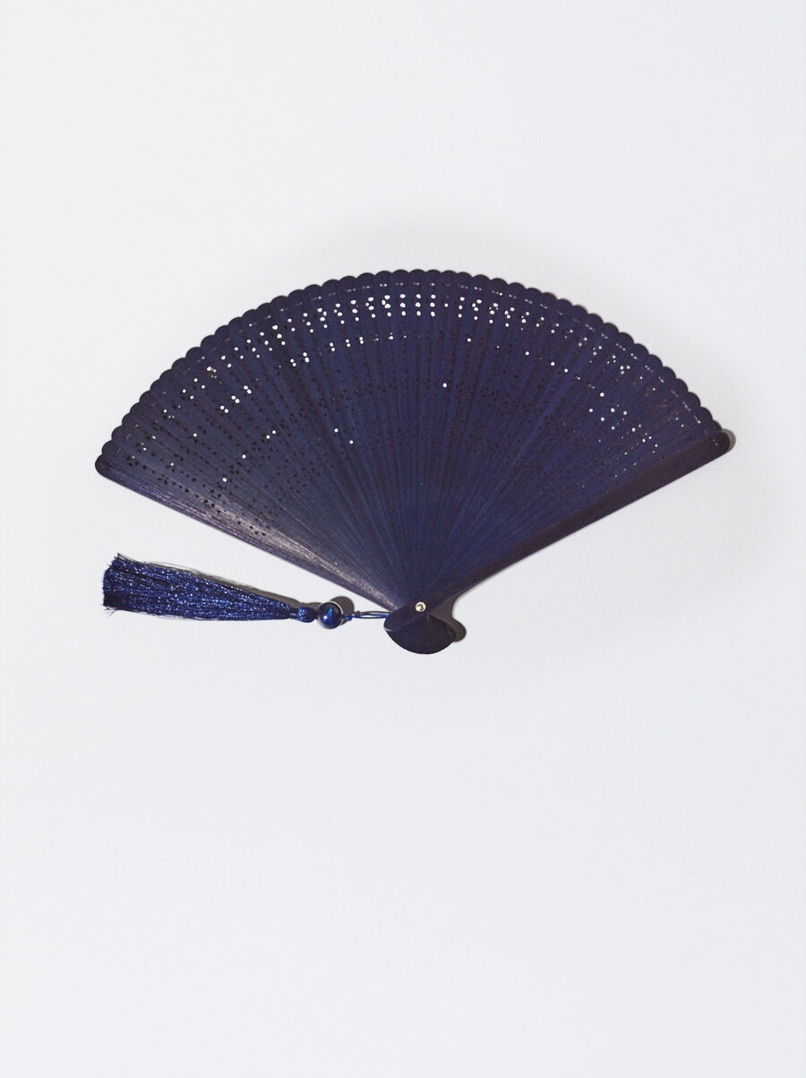 Bamboo perforated fan