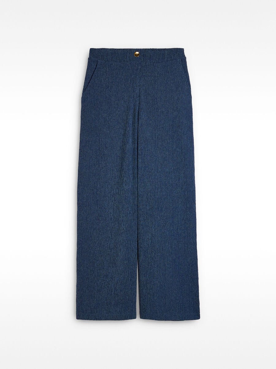 Pantalón con bolsillos y textura