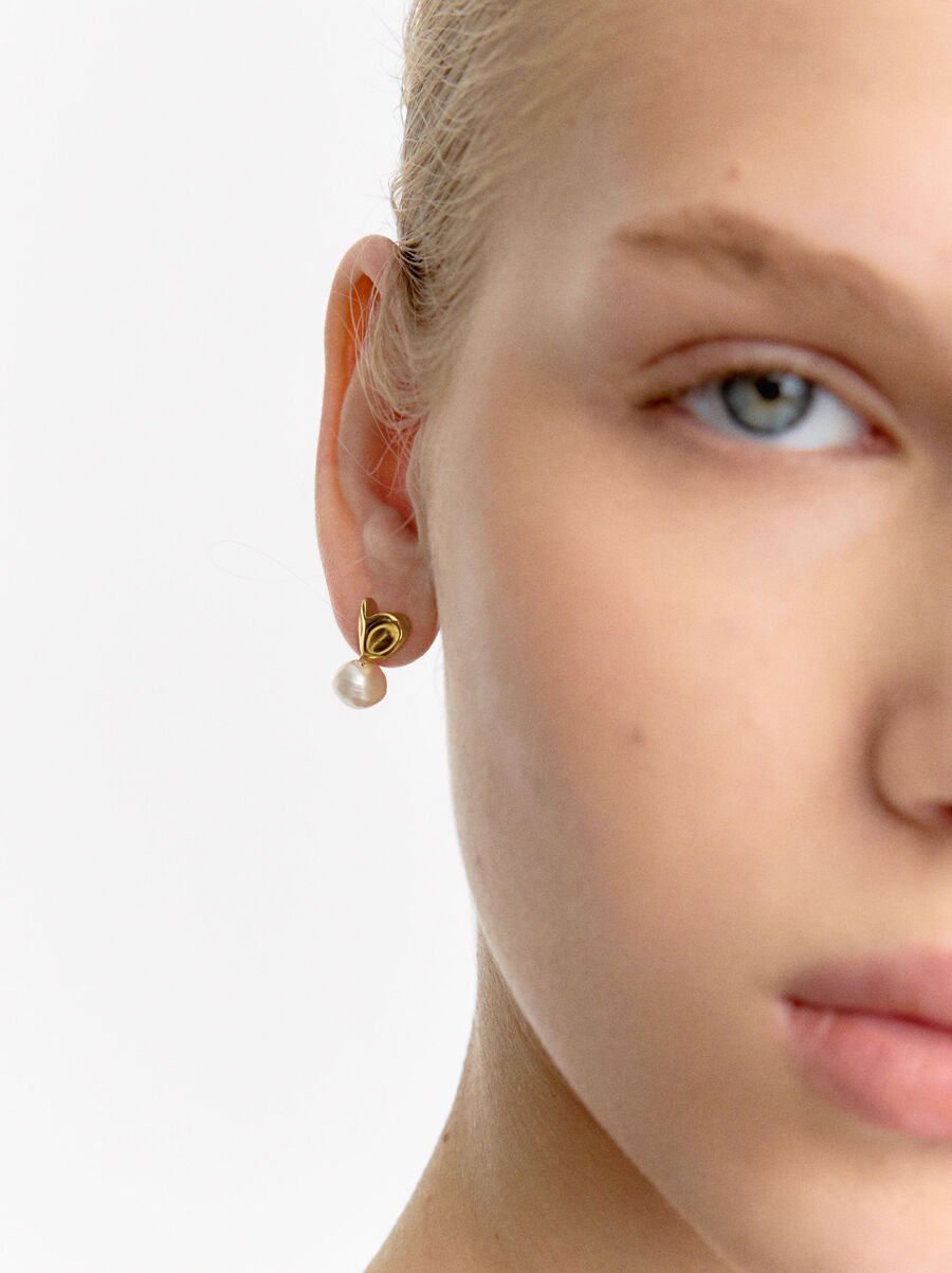 Heart-shaped earrings with pearls - stainless steel