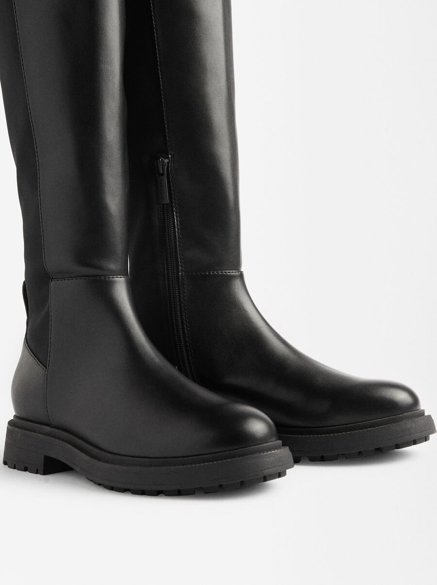 Flat high boots